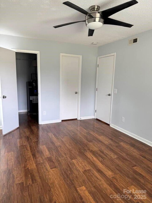 Building Photo - 3139 Heathstead Place