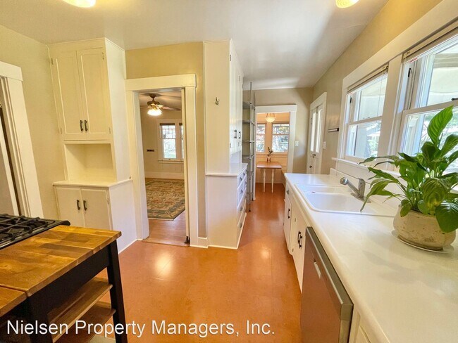 Building Photo - 2 br, 2 bath House - 1049 Santa Barbara Court