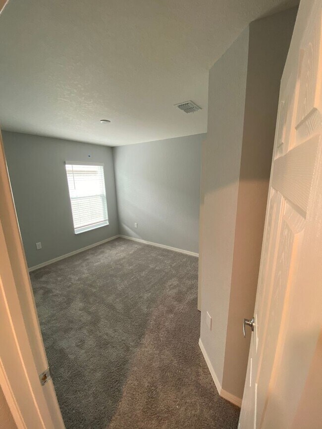 Building Photo - 595 Lorient Drive