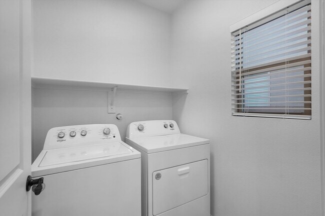 Building Photo - Coming Soon! | Modern | 3Bed/2Bath | Desirable Rio Rancho | Pets Welcome