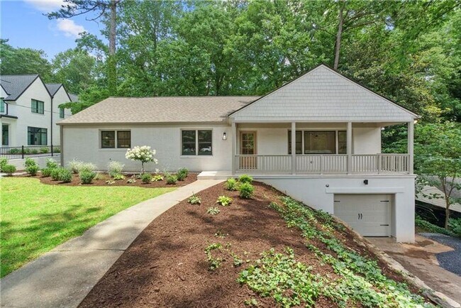 Building Photo - Designer Living with Charm in North Buckhead