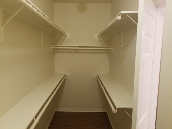 Building Photo - 2406 Hawks Rd