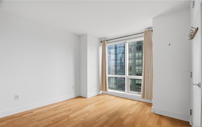 Building Photo - 77 Hudson St