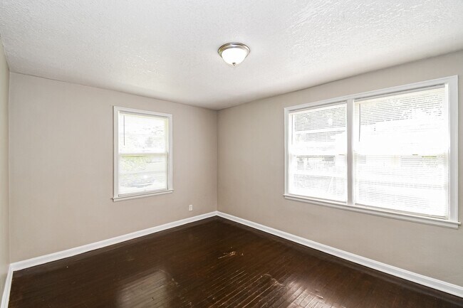 Building Photo - 3 BR/1BA | Newly Renovated Single Family Home | 1-Car Garage Parking | Front and back yard!