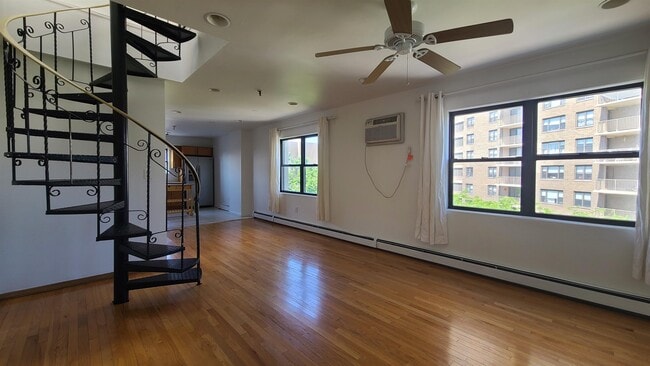 Building Photo - 4905 Park Ave