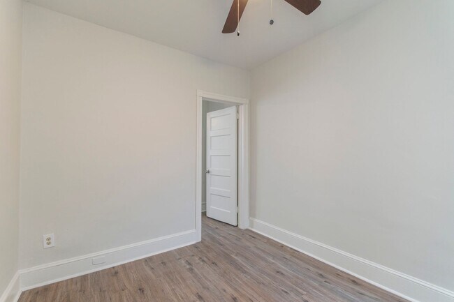 Building Photo - Beautiful 3-Bed/1.5 Bath Home Located in N...