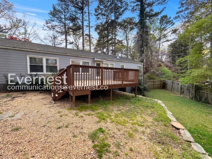 Building Photo - 1345 Twin Oaks Cir SE