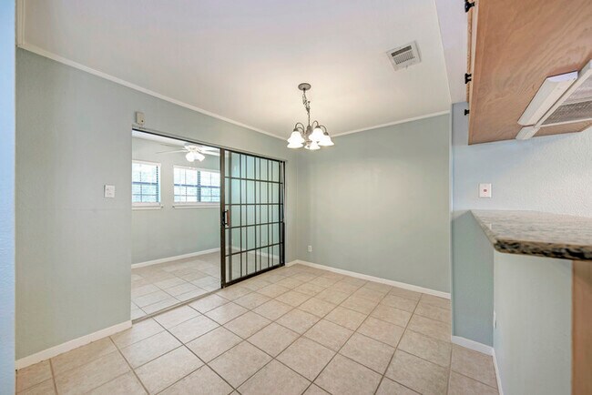 Building Photo - 1510 W N Loop Blvd