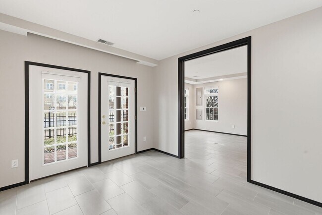 Building Photo - This exceptional West Market location is just steps from Reston Town Center, offering convenient ...