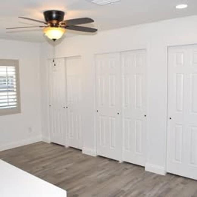 Building Photo - 3 BEDROOM 2 BATHS WITH A POOL FREE RENT OAC  MTM AVAILABLE