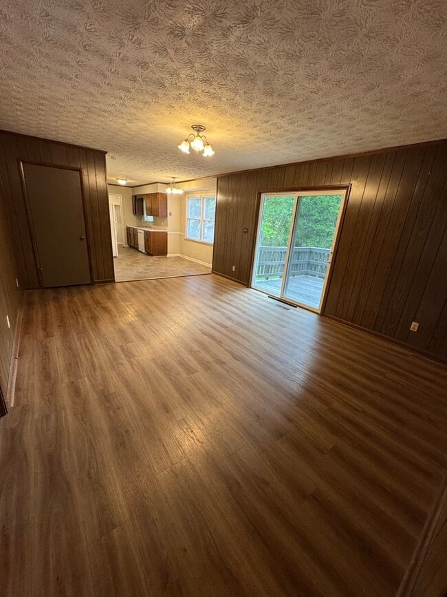 Building Photo - 1215 Wildoak Dr