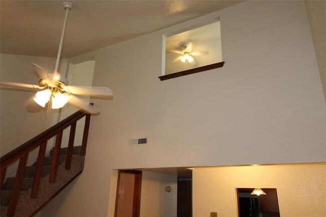 Building Photo - 1901 E Lindsey St