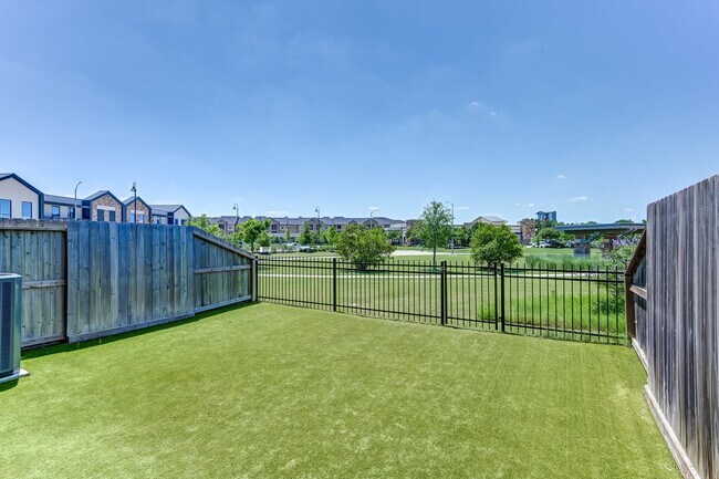 Building Photo - 6570 Scarlet Pond Ln