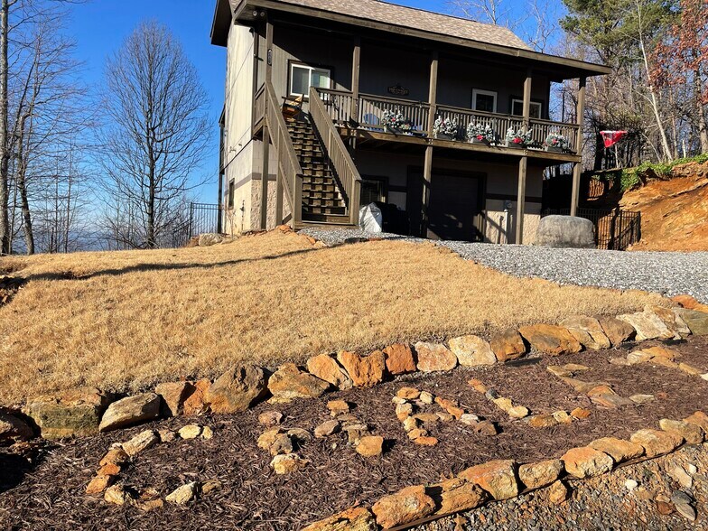 Building Photo - 6830 Silver Creek Ln