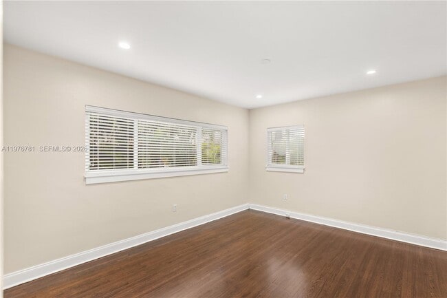 Building Photo - 140 Santander Ave