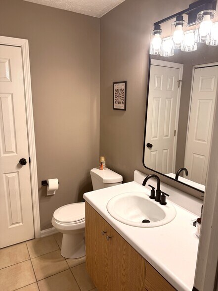 Bathroom 1 - 5789 Summerglen Ln