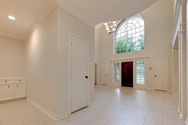 Building Photo - 2115 Foreland Dr