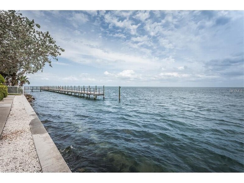 Building Photo - 5132 Beach Dr