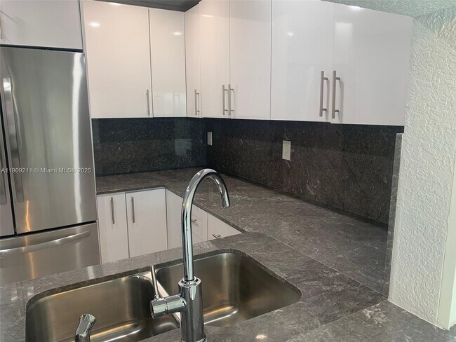 Building Photo - 16751 NE 9th Ave