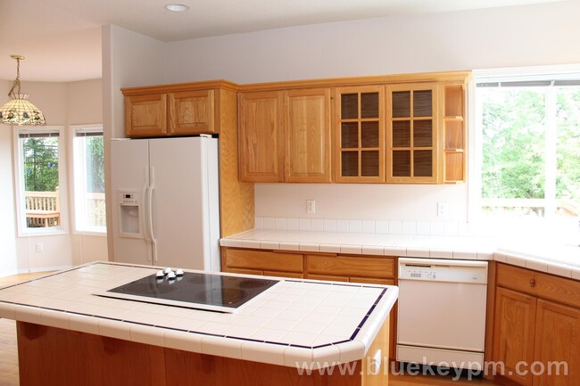 Building Photo - REDUCED $200!!   3-4 Bed, 3 Bath Camas Hom...