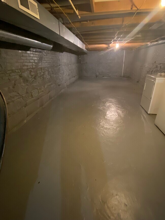 WASHER DRYER - 1330 W Lombard St