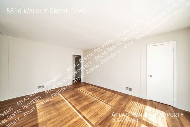 Building Photo - 5816 Walnut Grove Rd