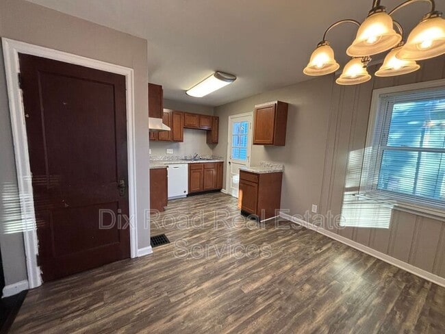 Building Photo - 1445 Southlyn Dr