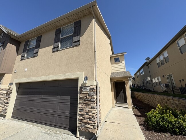 Primary Photo - 1295 Willow Way