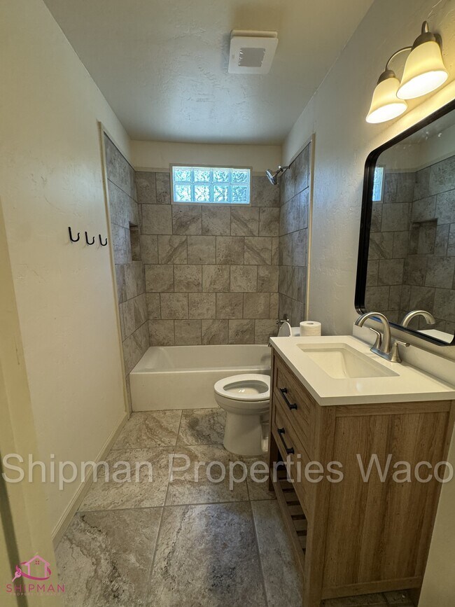 Building Photo - 2610 Webster Ave