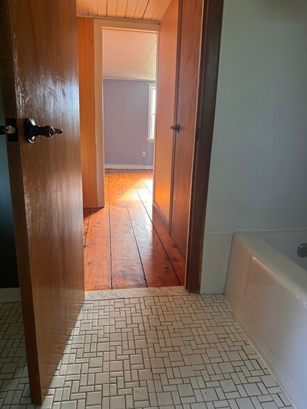 Building Photo - 203 Bedell Ave