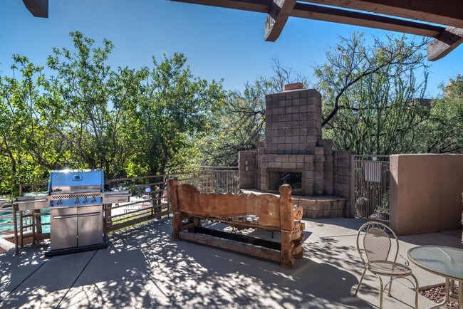 Building Photo - 6655 N Canyon Crest Dr