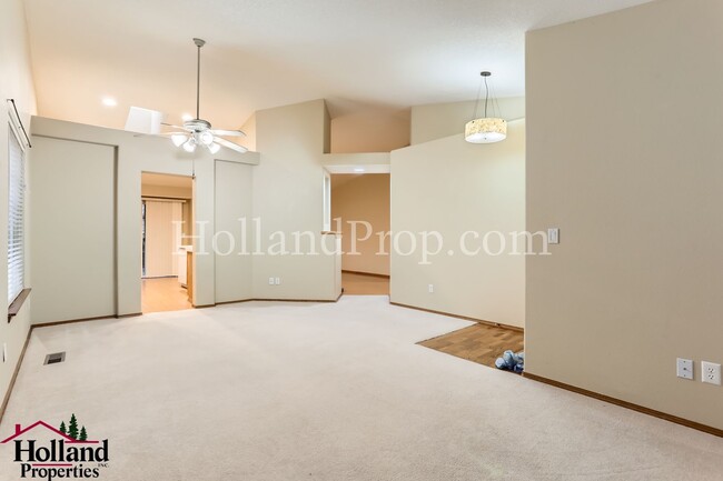 Building Photo - Charming Single-Level 3-Bed, 2-Bath Home w...