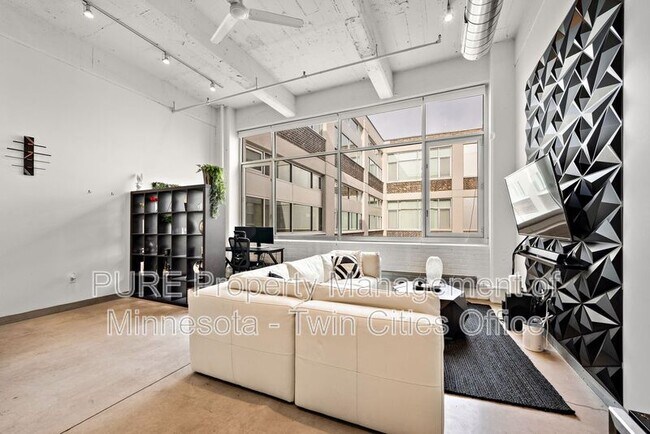 Building Photo - 700 N Washington Ave