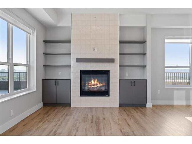 Building Photo - 470 Lexington Parkway S