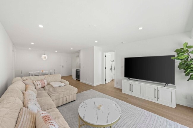 Building Photo - 4505 S Ocean Blvd