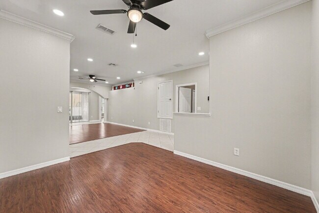 Building Photo - 2056 Clapper Tr
