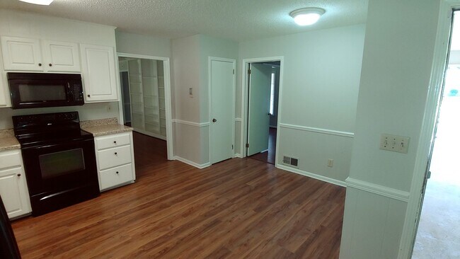 Building Photo - Nice 3 bedroom 2 bath Home in Northwood Lake