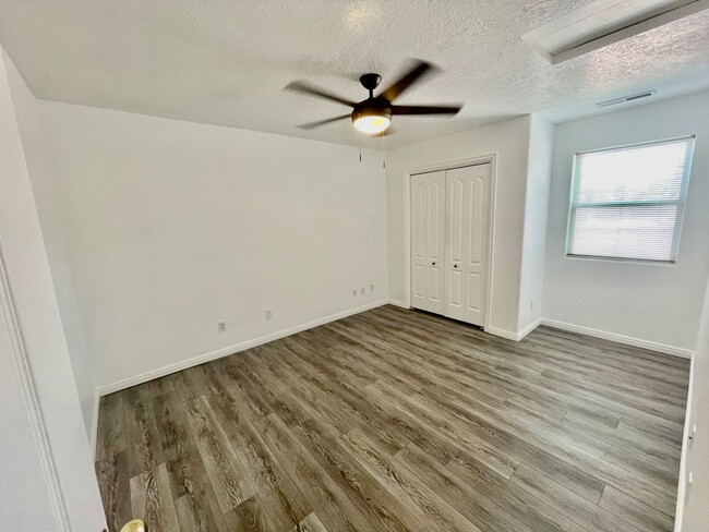 Building Photo - Pet-Friendly Four Bedroom Home in Blooming...