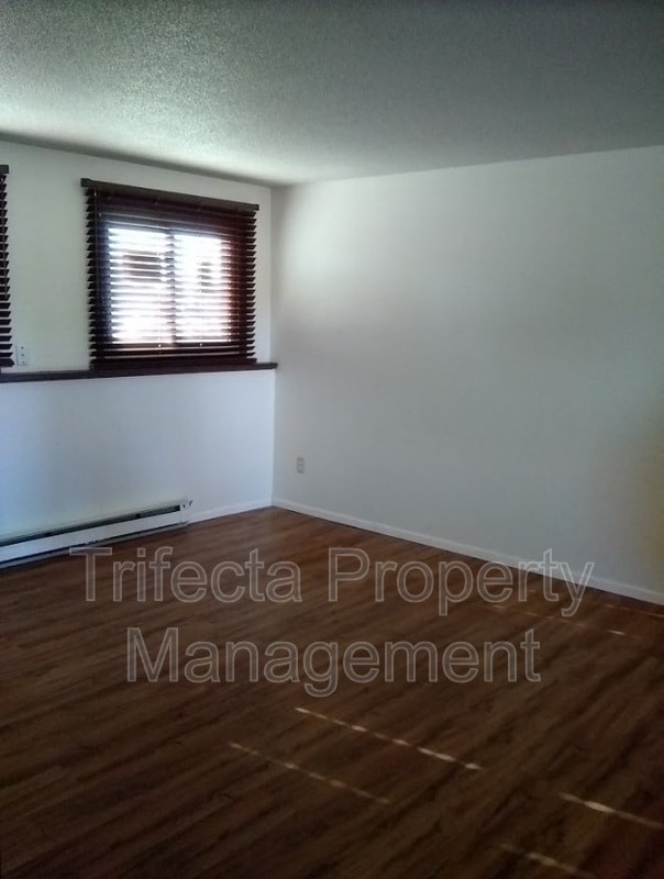 Building Photo - 4955 Basswood Dr