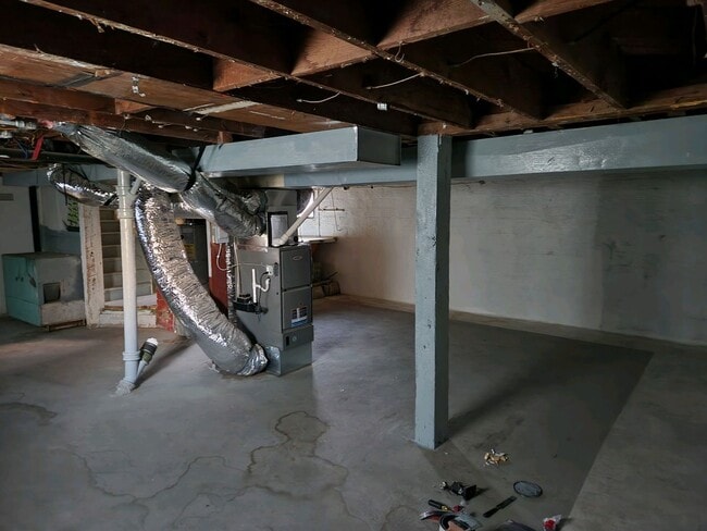 Building Photo - 1930's Bungalow Charmer, 2bdrm, 1 bath hou...