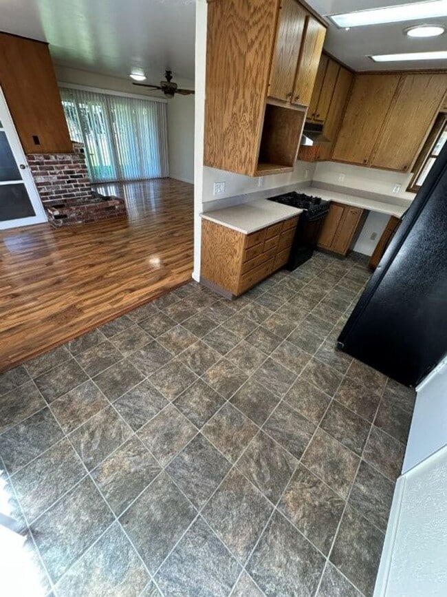 Building Photo - Nor Cal Realty Inc, 3 BD 2 BTH house with 2 car garage