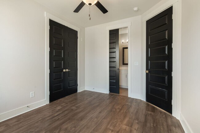 Building Photo - Gated Community - Villages of Stoneybrook