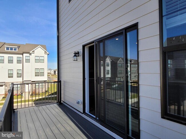 Building Photo - 762 Union St