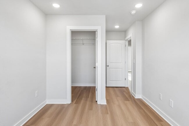 Building Photo - Brand new home in a great location central to all of Tri-Cities