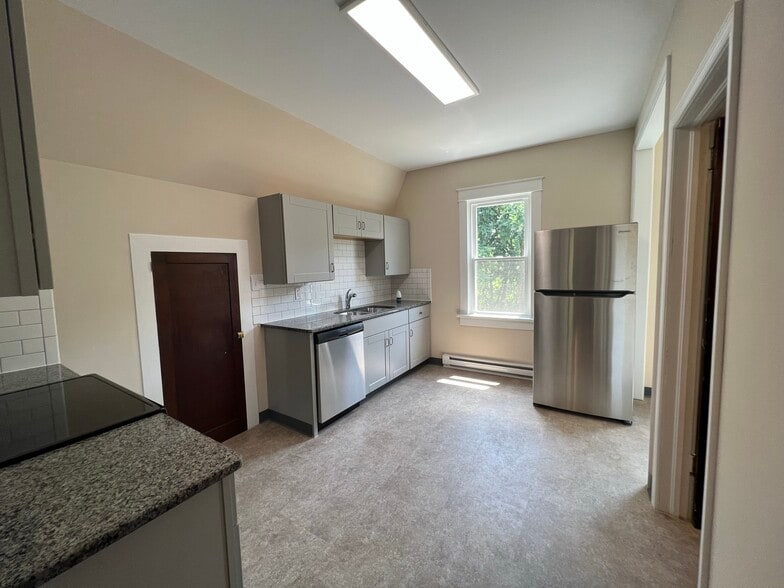Kitchen - 3007 S Main St