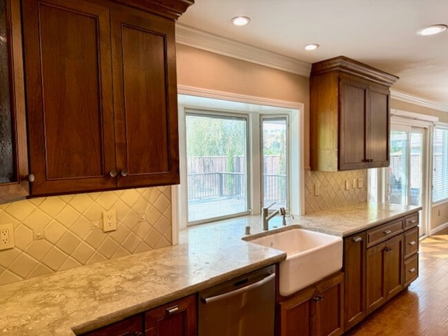 Building Photo - Wonderful 2 story home in Walnut Creek nea...