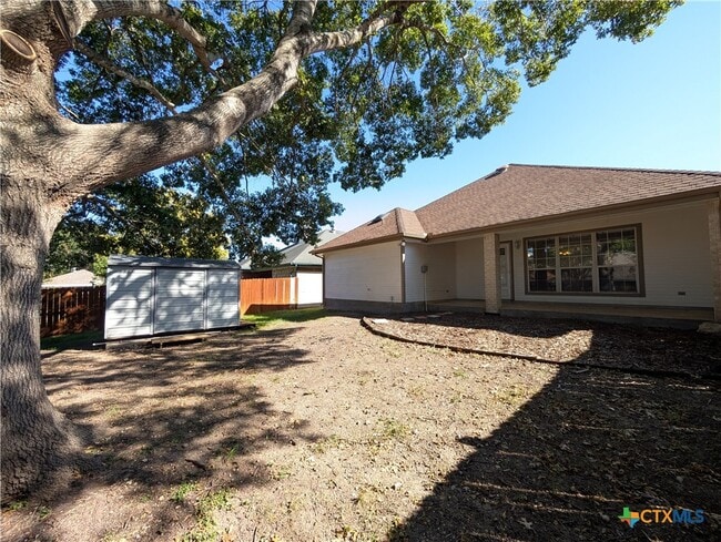 Building Photo - 1662 Lantana Cir