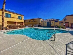 Building Photo - 2 BDR / 2.5 BATH SPACIOUS HOME