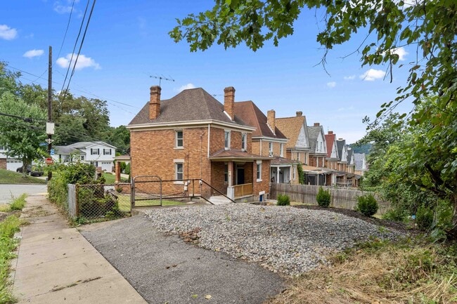 Building Photo - 4 Bed 1 Bath Single Family Home