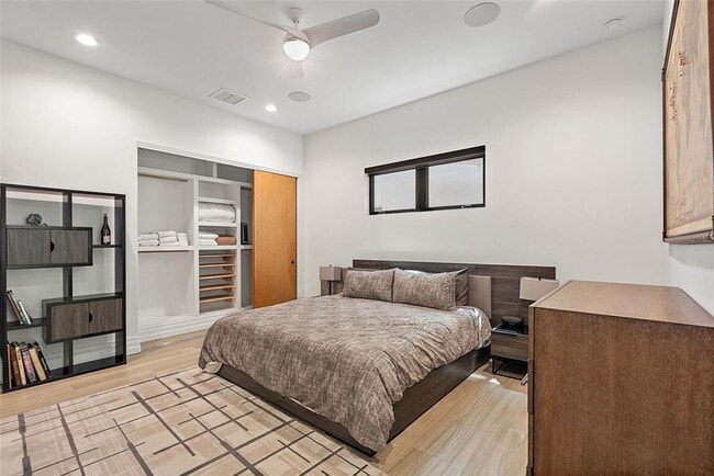 Building Photo - 2500 4th Ave S